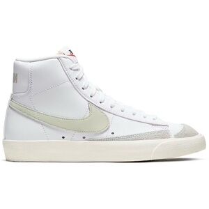Nike Blazers Mid 77 in light bone